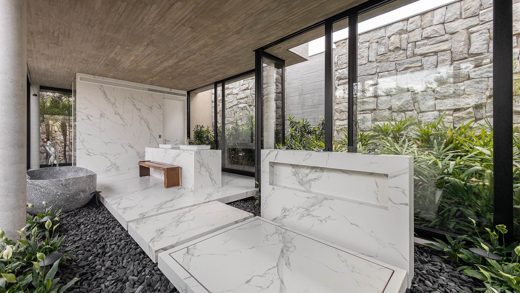 Image of Casa Hectares Dourados 19 in From the bathrooms to the barbecue area: This family loved Cosentino so much that they used it in all the spaces they renovated - Cosentino