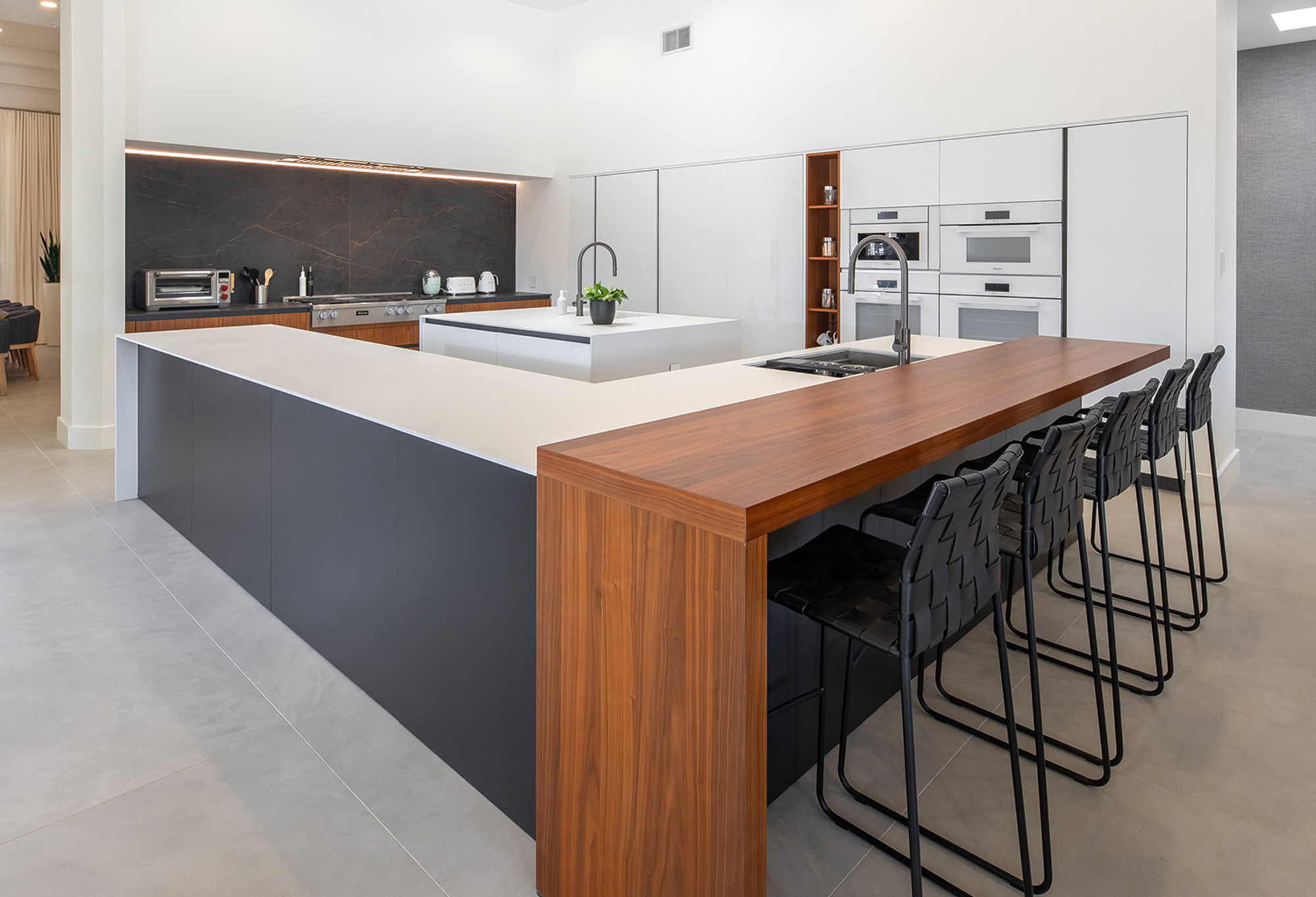 Image of PV Atelier cover cocina in Dekton for the stunning kitchens of a residential tower in Dubai - Cosentino