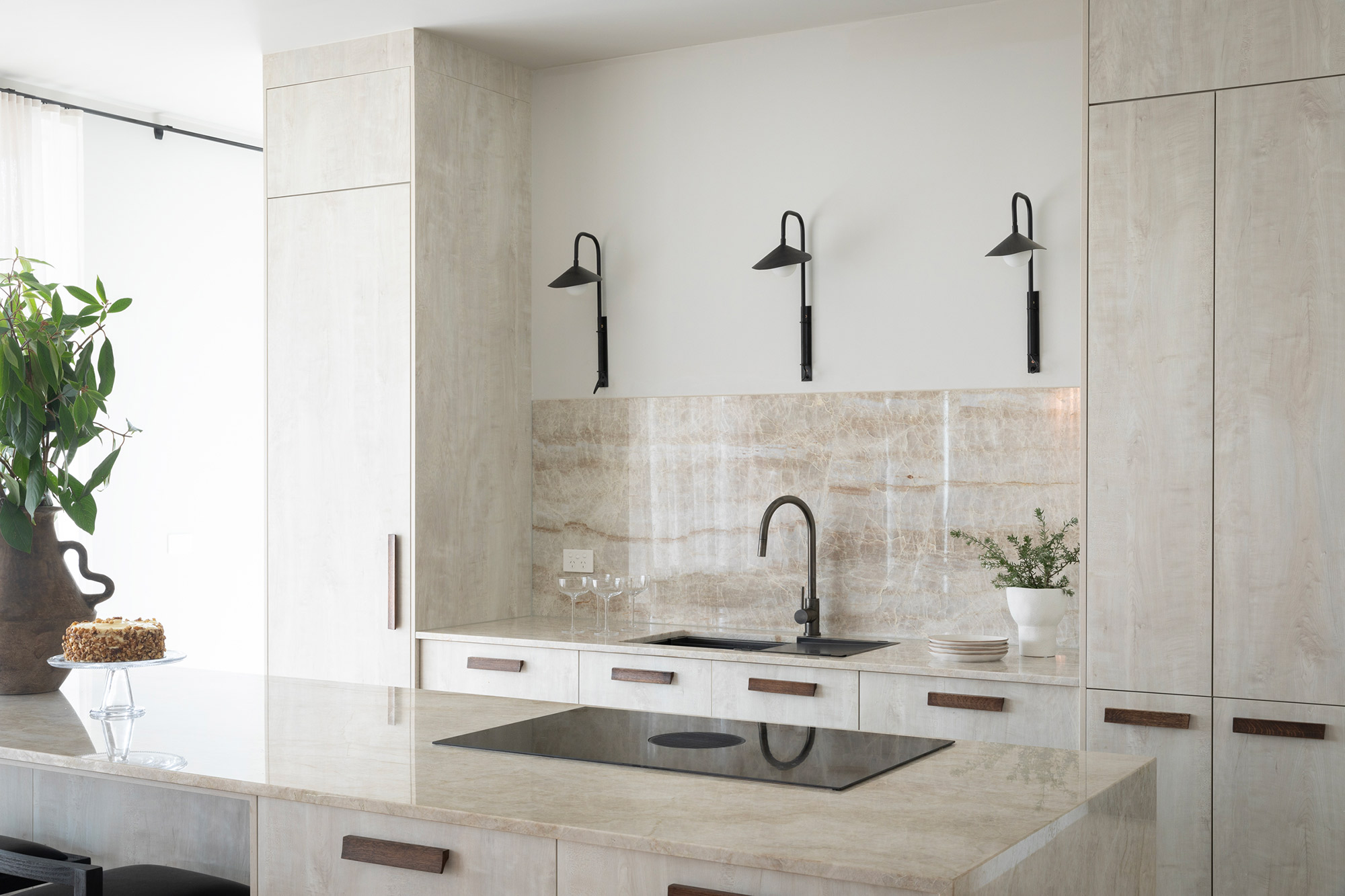 Image of The block house 4 in A minimalist, sculptural and unique kitchen thanks to Sensa natural stone - Cosentino