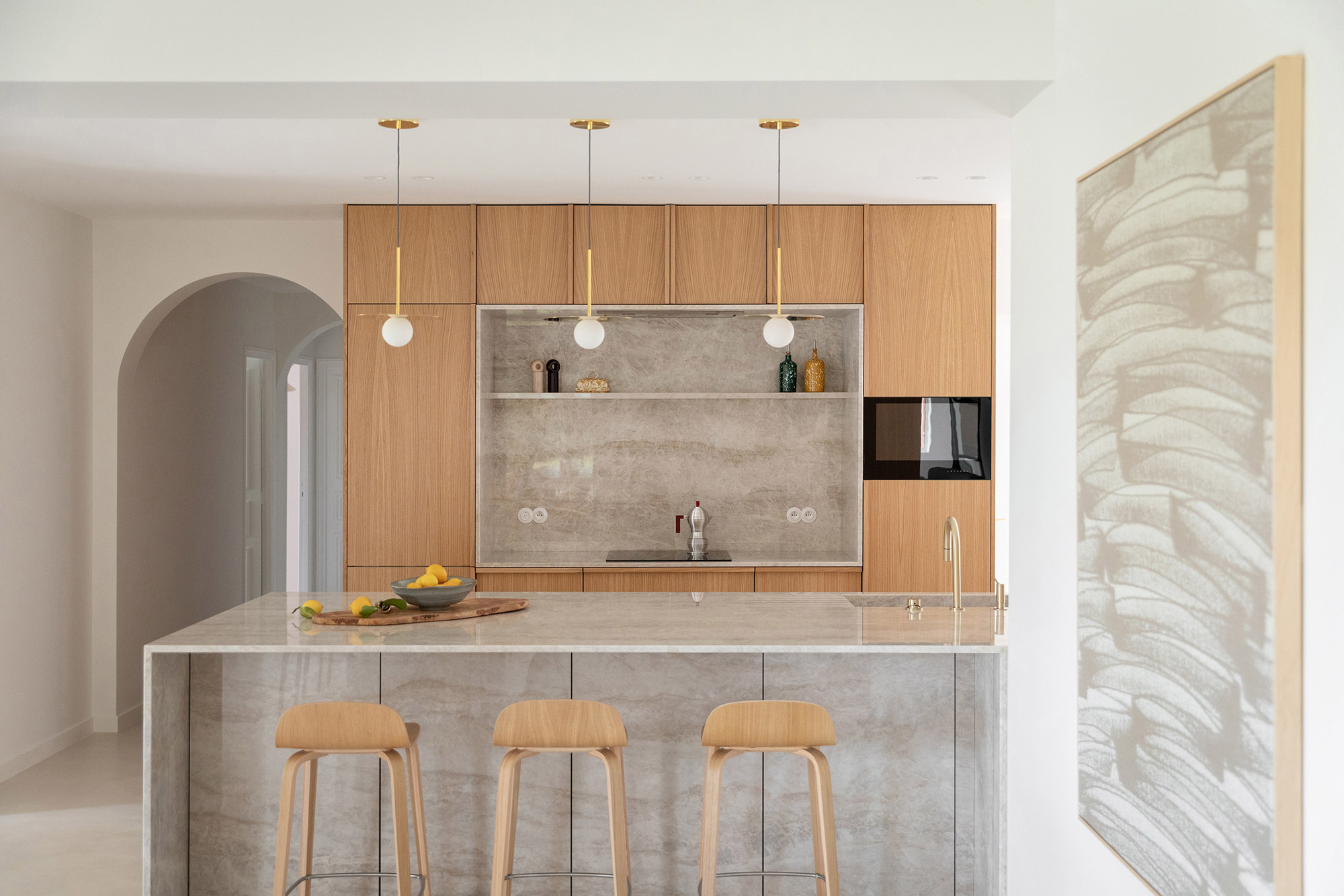 Image of bcdf studio grasse 4 in Dekton for the curved lines of this bold Madrid flat - Cosentino