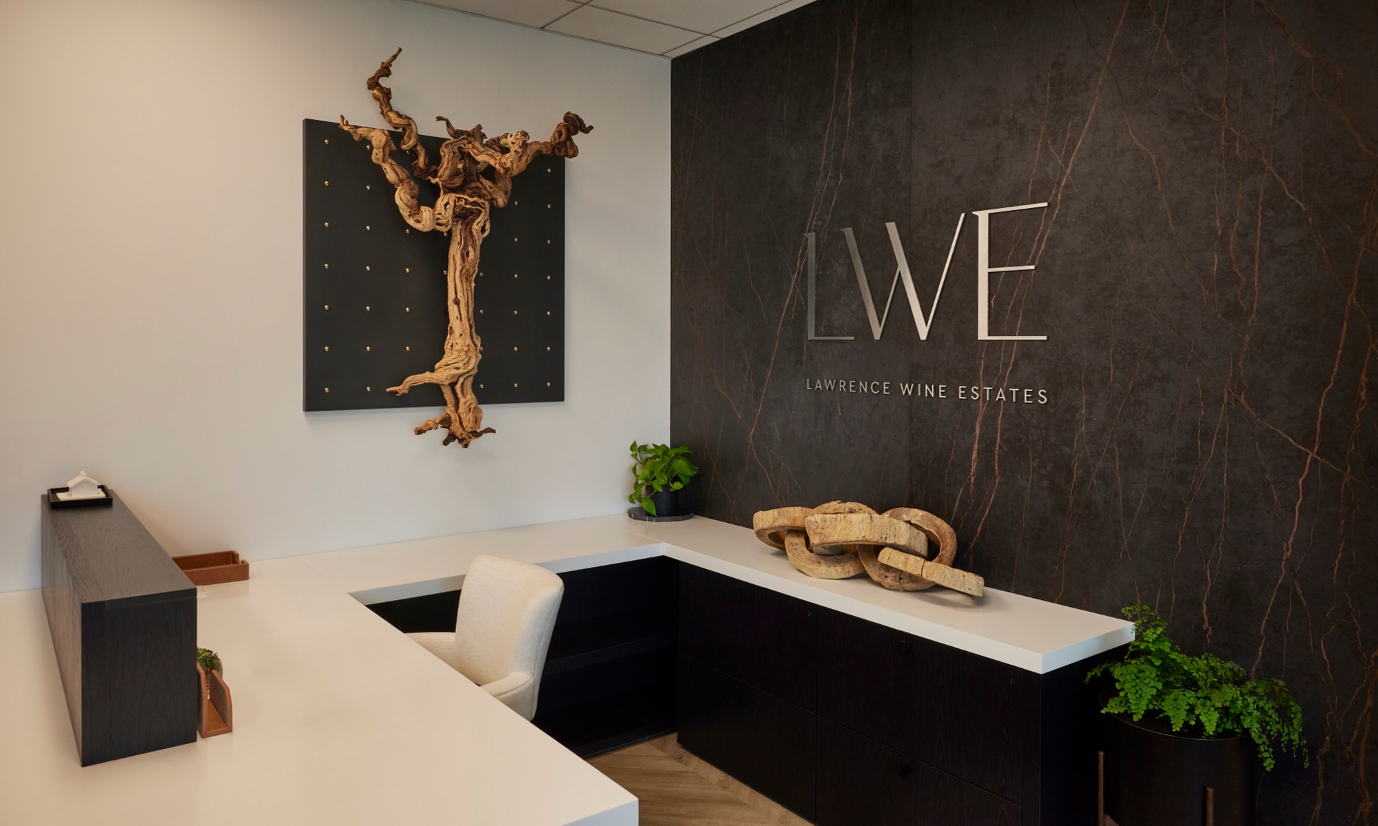 Image of Lawrence Wine Estates 7 in Sonoma interiors honors the legacy of Napa Valley in the Lawrence Wine Estate’s executive offices - Cosentino