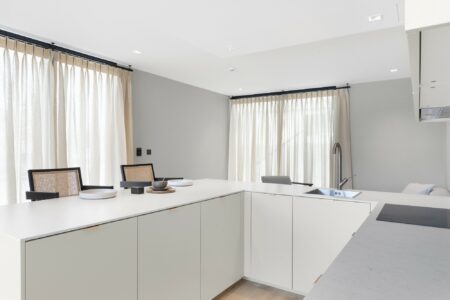 Numéro d'image 20 de la section actuelle de A prefabricated home using Silestone for a luxurious and minimalist look de Cosentino France