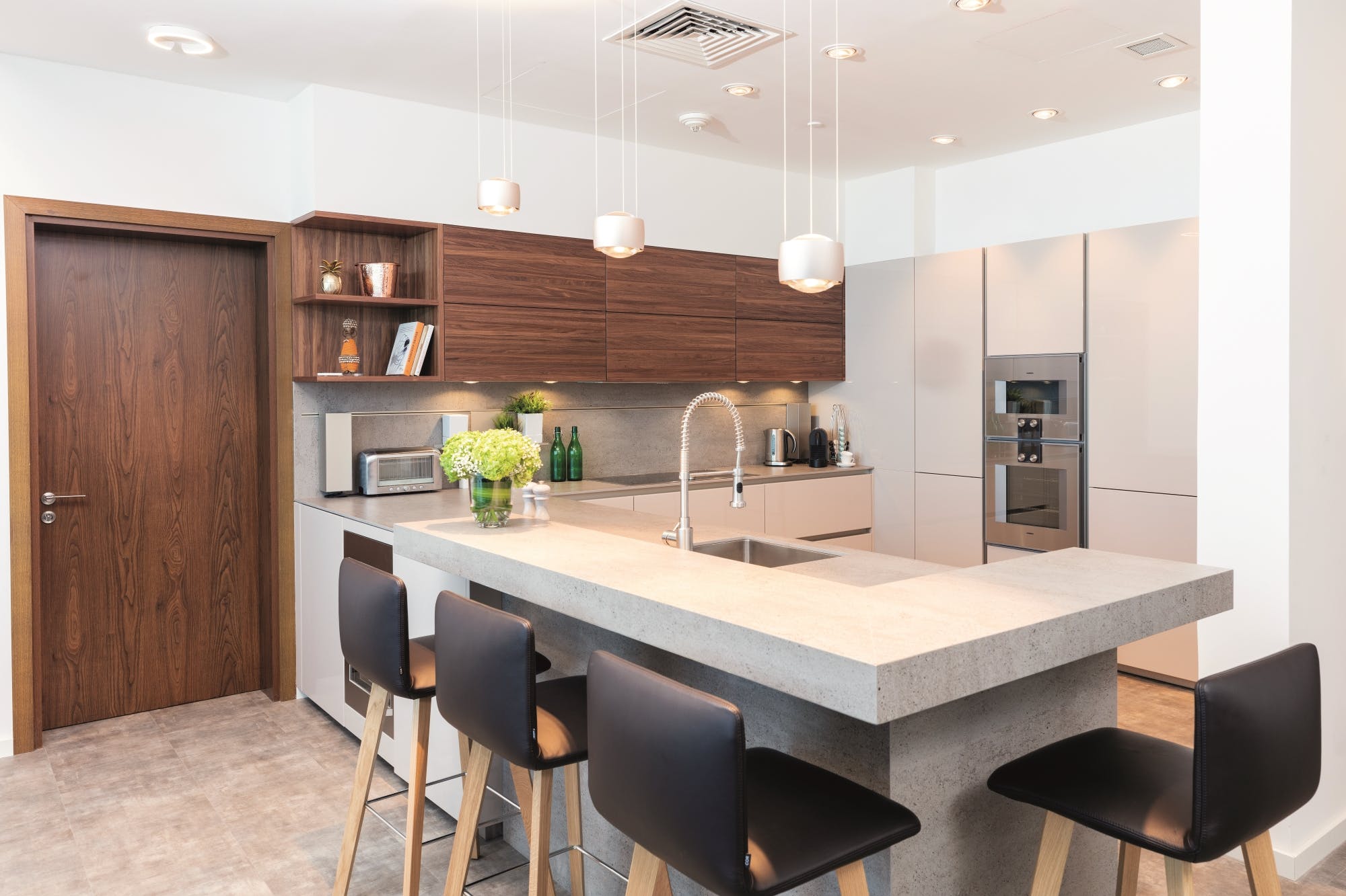 Numéro d'image 34 de la section actuelle de Oliver Goettling's futuristic kitchen: design and funcionality in limited spaces de Cosentino Canada