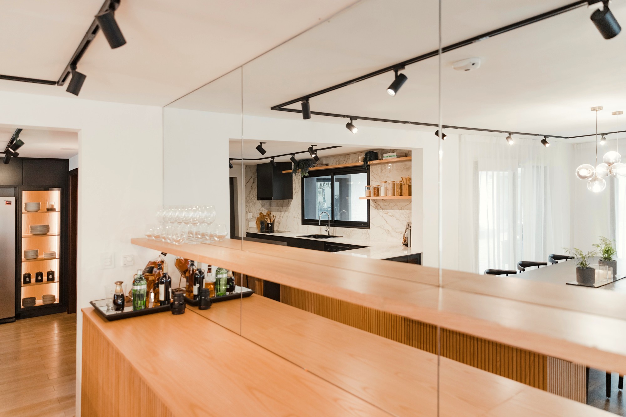Image 36 of IMG 6677 in Kitchen and dining room merged by a precise design - Cosentino